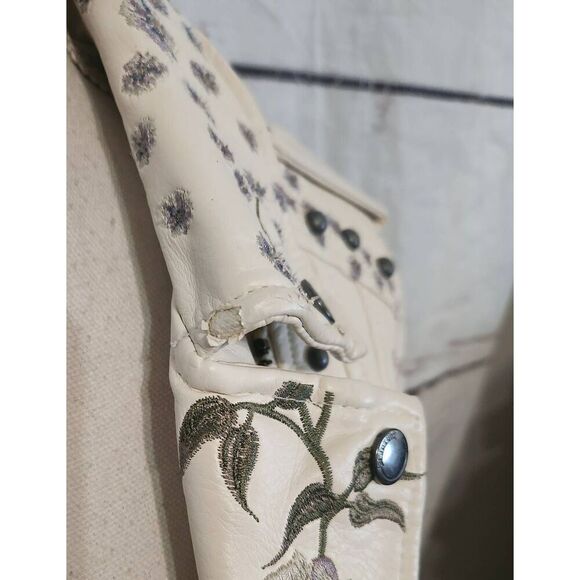 Blanknyc Embroidered Floral Faux Leather Moto Jacket Size Small - Picture 8 of 9